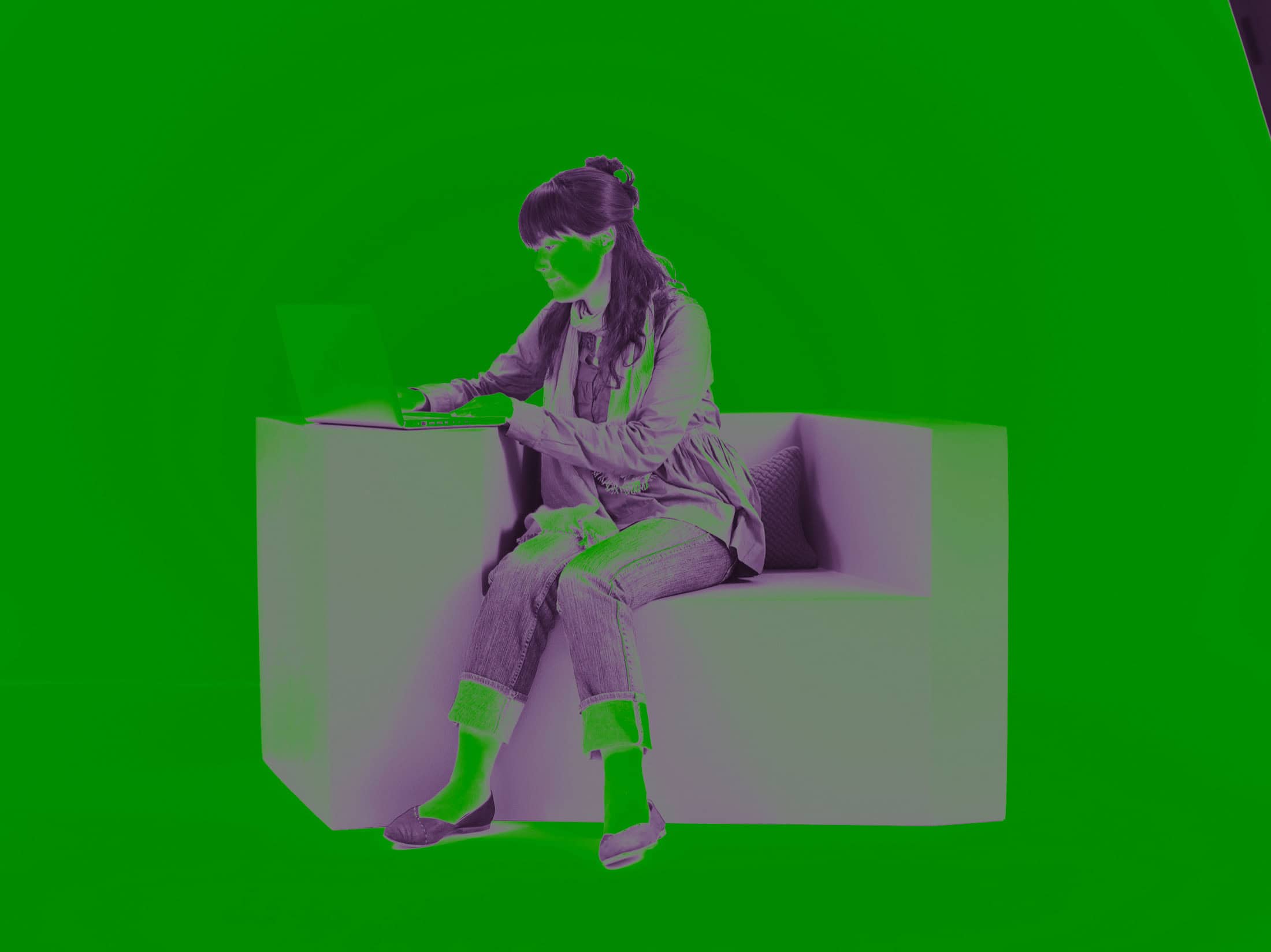 Kazuko Okamoto using the integrated surface of Dai Sofa
