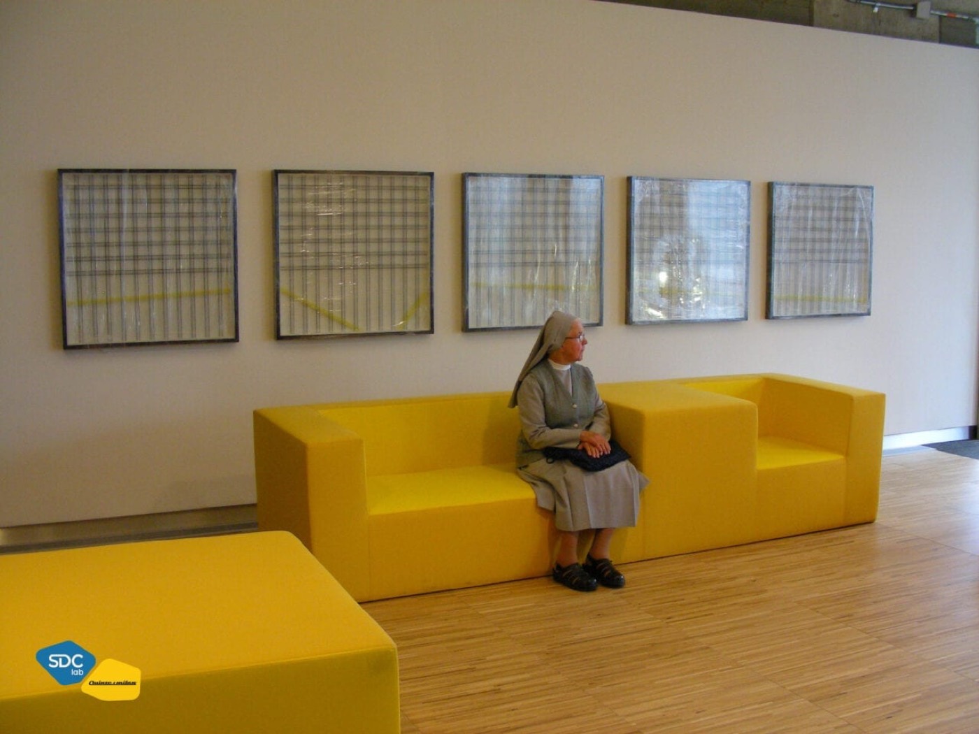 Club Collection yellow sofa