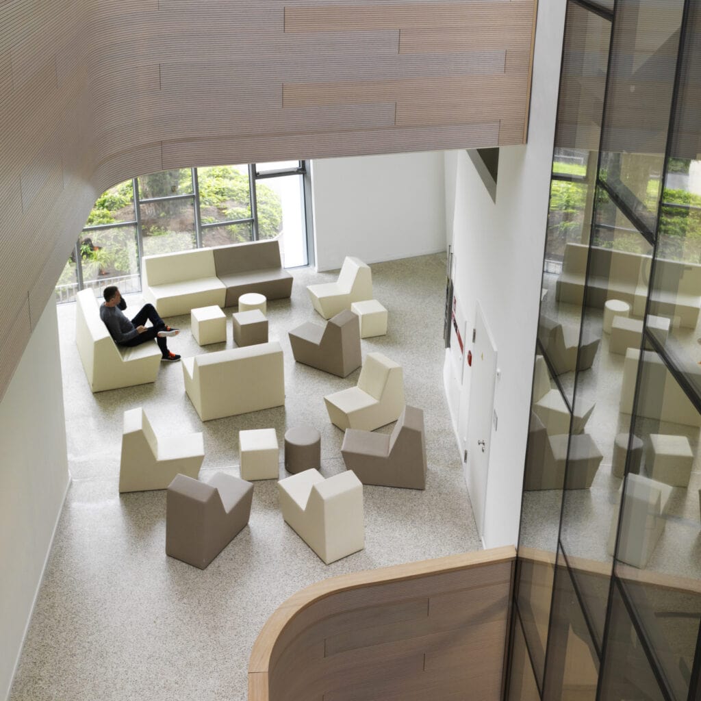 Quinze & Milan projectinrichting voor Anton Bruckner Private University