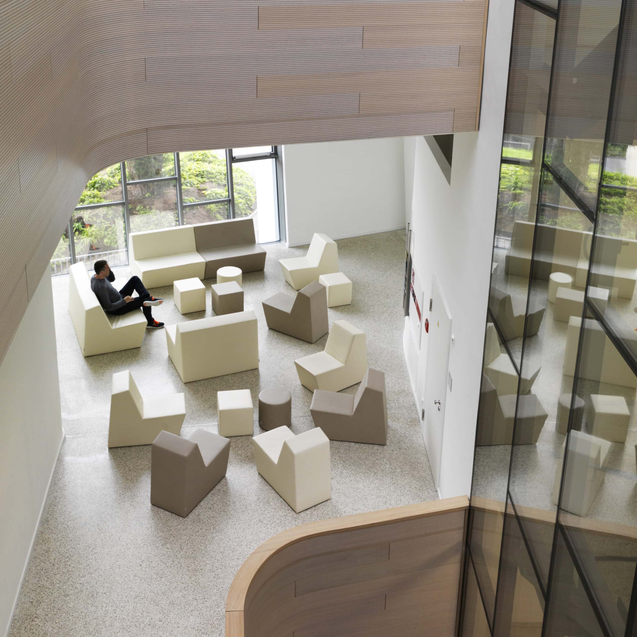 Quinze & Milan projectinrichting voor Anton Bruckner Private University