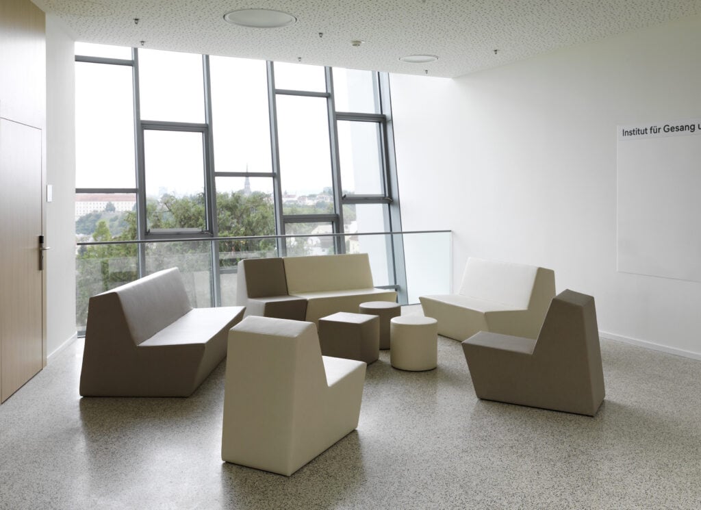 Quinze & Milan projectinrichting voor Anton Bruckner Private University